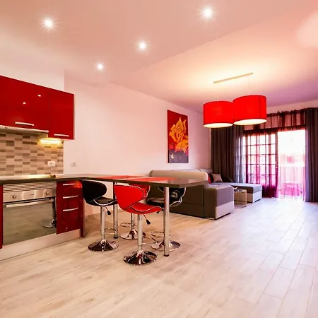 Spacious & Stylish Los Cristianos Apartment *